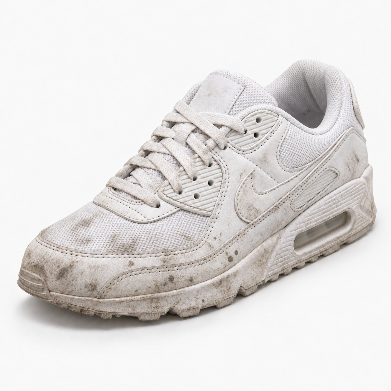 Sneakers schoonmaken, sneakers weer als nieuw 7 Witte Air Max met meerdere zichtbare vlekken en vuile zoolranden
