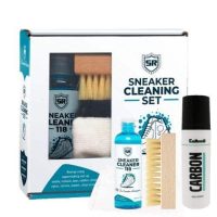 Complete sneaker reinigingsset met borstels, cleaner en verzorgingsproducten voor alle sneaker types.